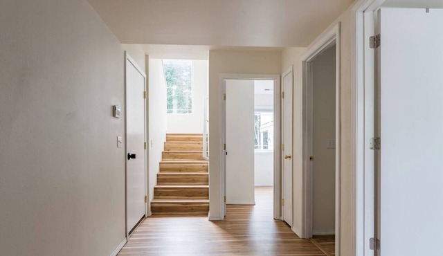 Bright Modern Farmhouse near DT & Airport w/6 beds