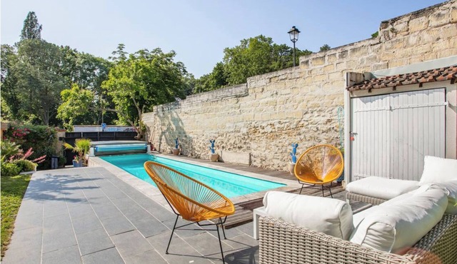 Bright, modern townhouse 20 minutes from central Paris, surrounded by greenery