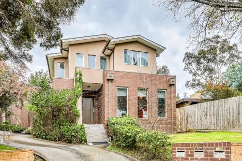 Bright Modern Holiday Home 7 Beds at Doncaster