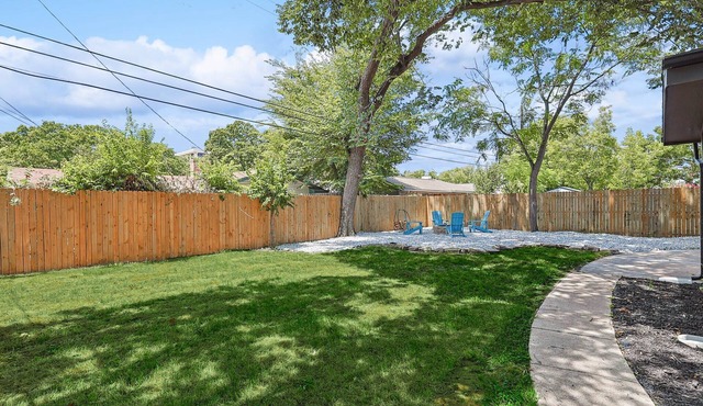 Bright Modern Home | 3BR, 2BA, Fenced Backyard