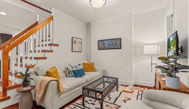 Bright & Modern Home with Patio