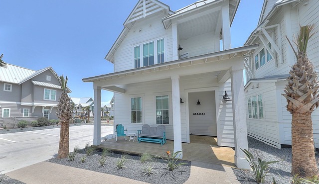 Bright, modern home with shaded porch, AC & on-site golf, pool, beach access