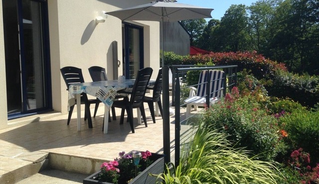 Bright modern * house close to the City and the Sea. Very quiet area