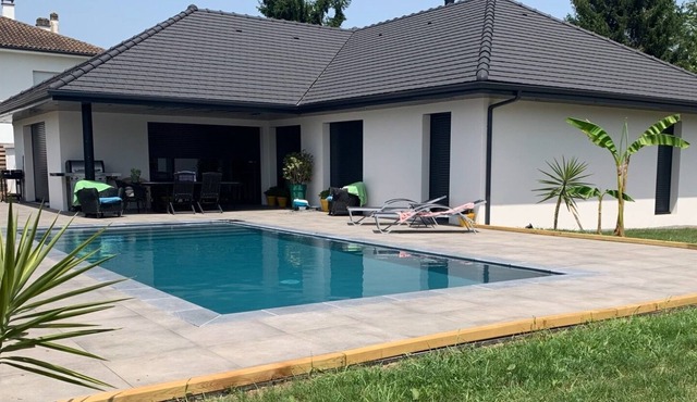 Bright modern house ideally located between sea and mountains