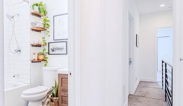 Bright & Modern: Minutes to Stadium/Passyunk/Airport