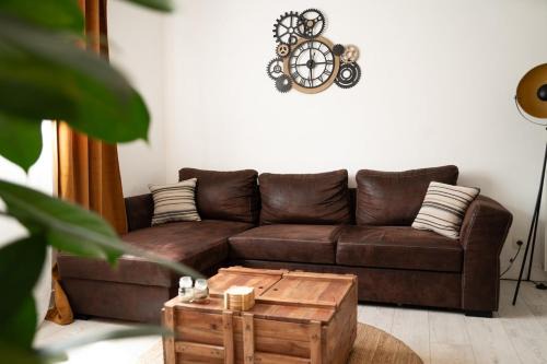 bright modern, near center and 10 min from beaches