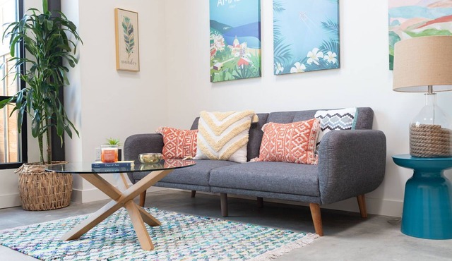 BRIGHT + MODERN OC LOFT GETAWAY!