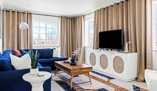 Bright+Modern Retreat | King Bed | Sloans Lake 30+