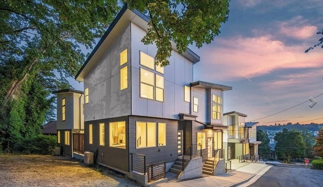 Bright & Modern Seattle Townhome