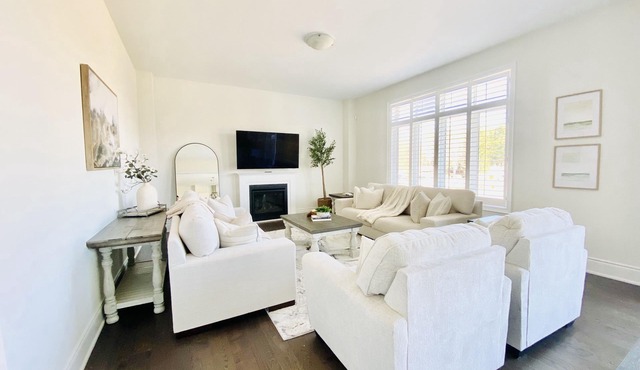 Bright, modern, spacious home with fireplace, near gorgeous lakes & skiing