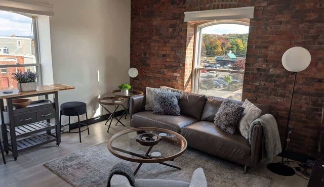 Bright modern & spotless, 1 BR with 6 appliances