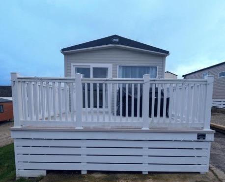 Bright, modern & stylish deluxe caravan located on the very popular Swanage bay view holiday park