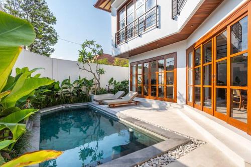 Bright Modern Villa in Perfect Walkable Location