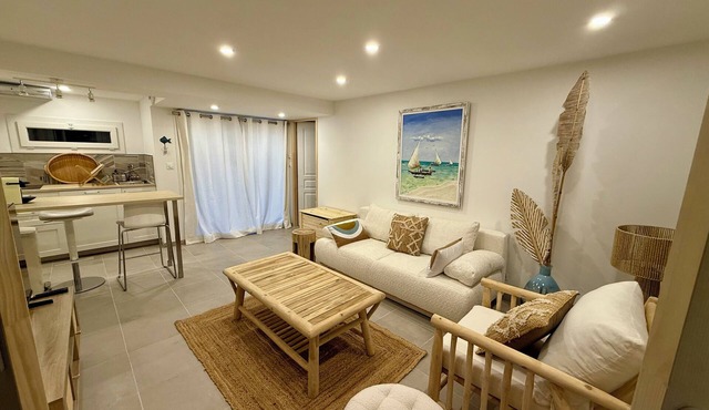 Bright, new, very well-equipped T2 apartment, quiet, dedicated parking space.