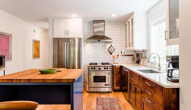 Bright newly remodeled Townhouse with fenced backyard!