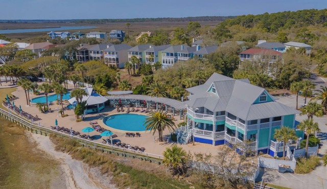 Bright Ocean View Condo Steps From Dining, Golf, Pool, & Beach