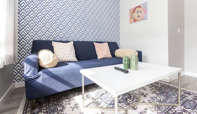 Bright ☀️ Old Town. Parking/WiFi. Cable/Walk to All