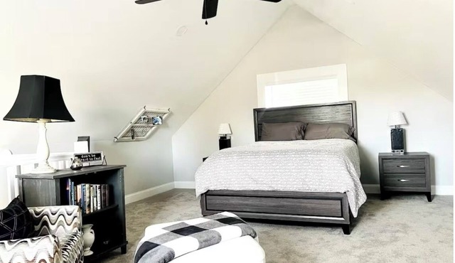 Bright one bedroom loft cottage guest house