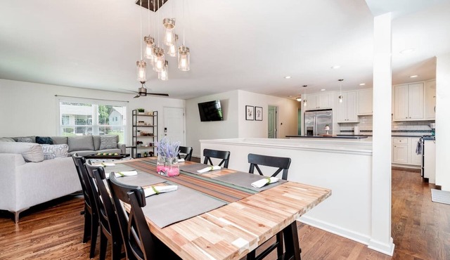 Bright & open | family & pets | fenced yard, deck
