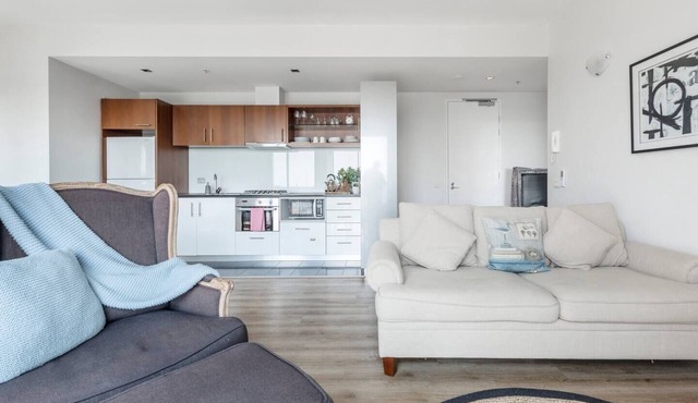 Bright Open Plan Living with Stunning City Views