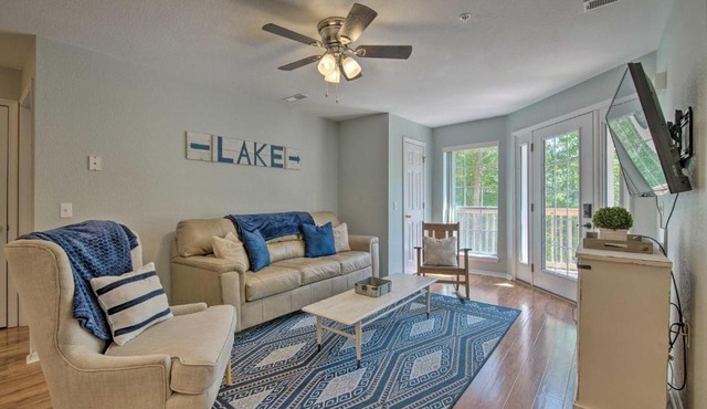 Bright Ozarks Condo with Balcony and Lake Views!