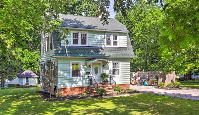 Bright Parma Home w/Outdoor Space < 10 Mi to Dtwn