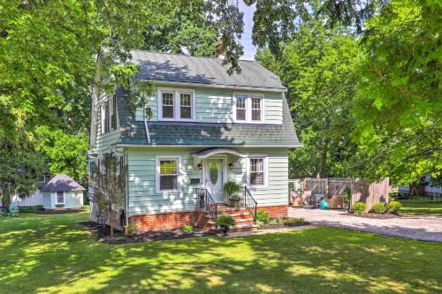 Bright Parma Home w/Outdoor Space < 10 Mi to Dtwn