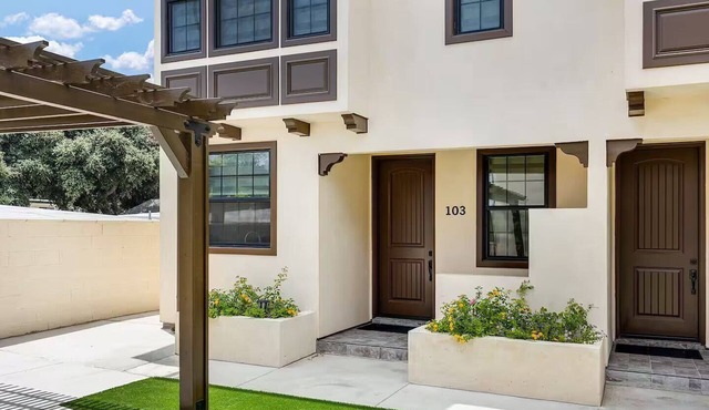 Bright Pasadena Getaway w Patio & Near Old Town