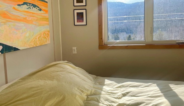 Bright, peaceful and comfortable cabin, 10 mins from Baie Saint-Paul!