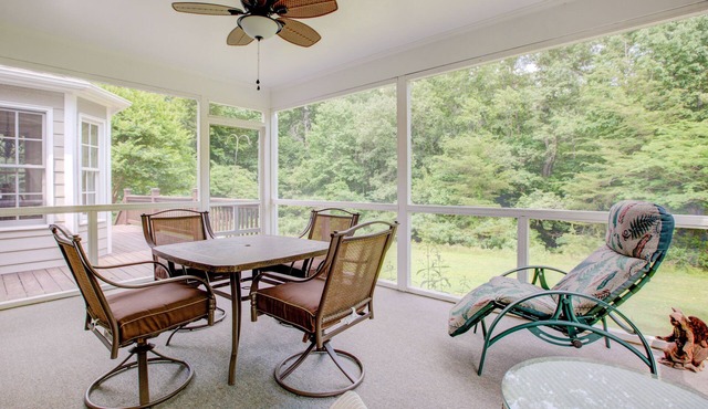 Bright & Peaceful Family Retreat in Charlottesville