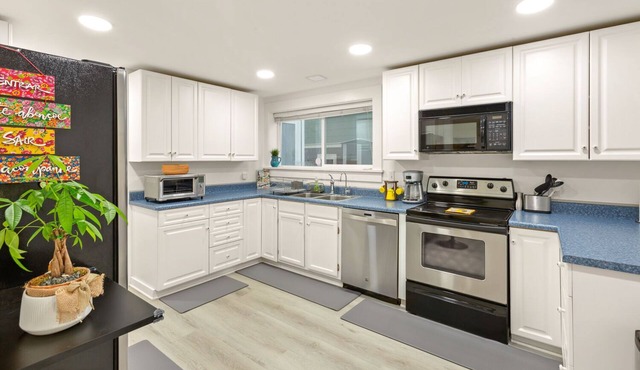 Bright, Peaceful Retreat in Iconic Seattle Neighborhood