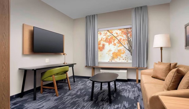 Bright & Peaceful Stay w/3 Executive Suite Near CityPlace Doral - 10 mins Walk!