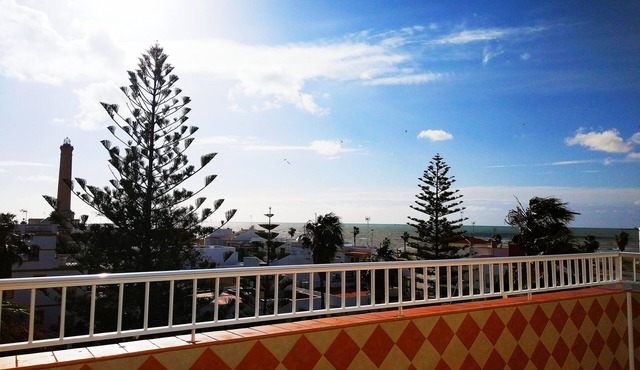 Bright penthouse with very large terrace and spectacular frontal sea views