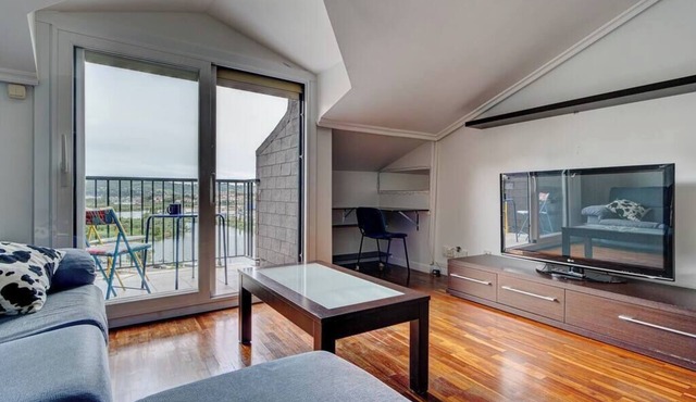 Bright penthouse with terrace, Irún | Parking | 4Pax, IR Property Management