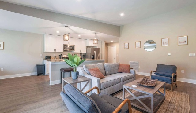 Bright, Pet-Friendly Condo Near Traverse City Action!