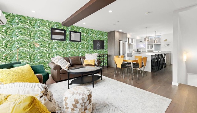 Bright Quiet 2-Bdrm Townhome 5Min to DT Seattle & Arenas