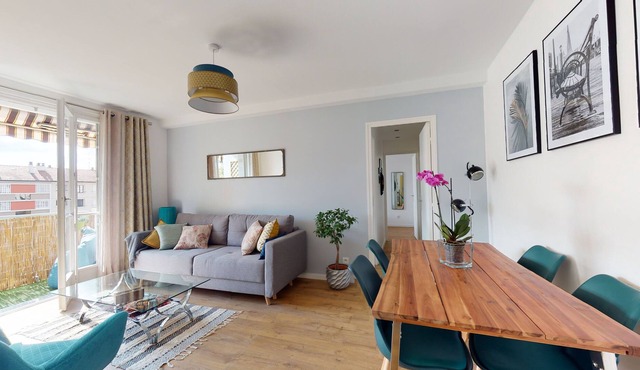 Bright & quiet 2 BR, parking & balcony (Metro A)