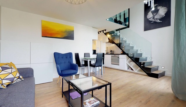 Bright & quiet 2BR apt. with 2 bathrooms & garage