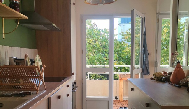 Bright, quiet apartment with balcony