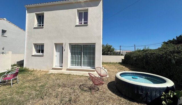 Bright, quiet house in Redessan