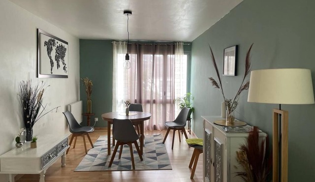 Bright, quiet house with enclosed garden