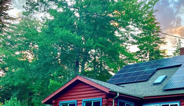 Bright, quiet studio apartment in beautiful Blue Hill close to Acadia and hiking