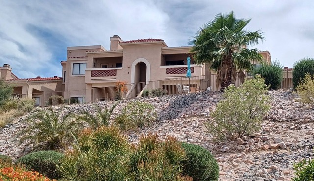 Bright, quiet, updated condo in Fountain Hills with mountain views!
