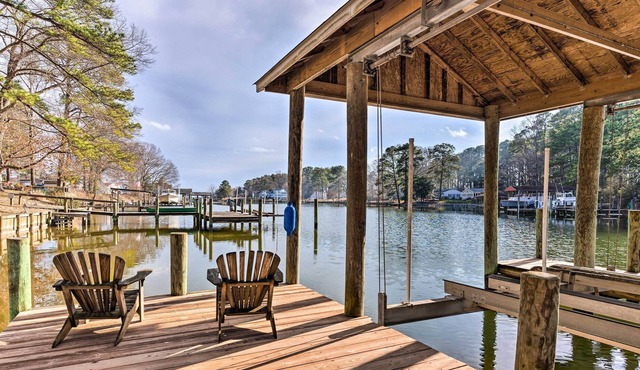 Bright Reedville Abode w/ Dock on Whays Creek!