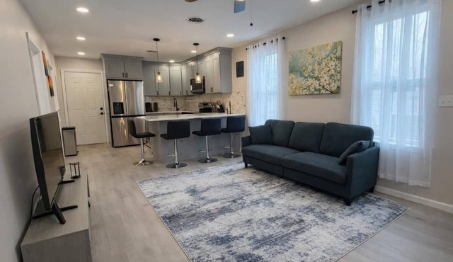 Bright Renovated 3BR Apartment w Private Entrance
