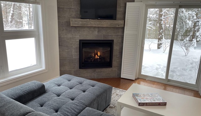 Bright, renovated! LIGHTHOUSE POINT. Attached garage, nature, garden walk out.