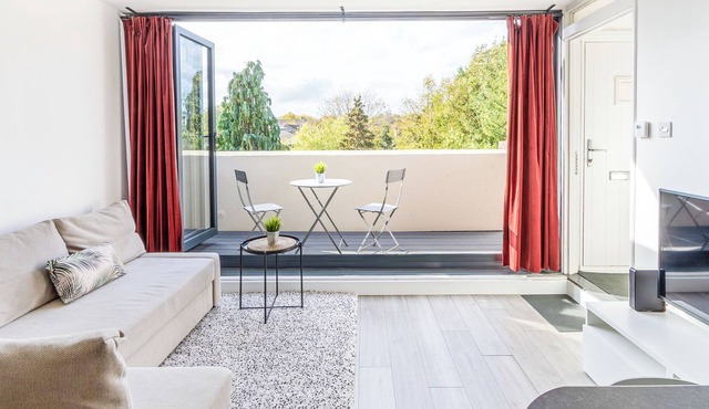 Bright Renovated Spacious Flat + Private Balcony