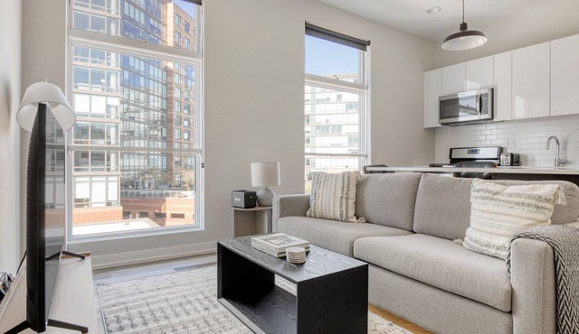 Bright River West 3BR nr Blue Line & I-90, by Blueground