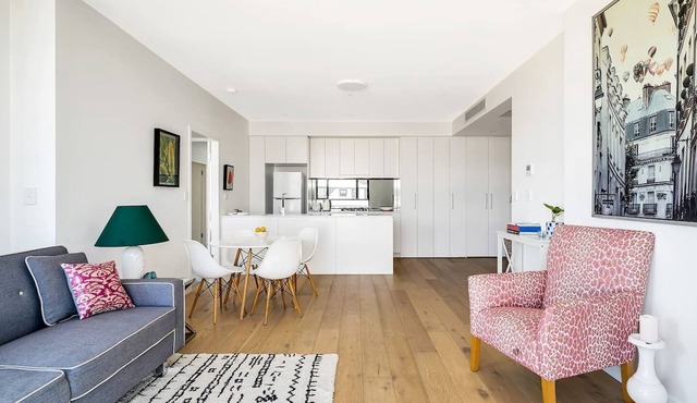 Bright Rockdale Escape near Bayside Beaches