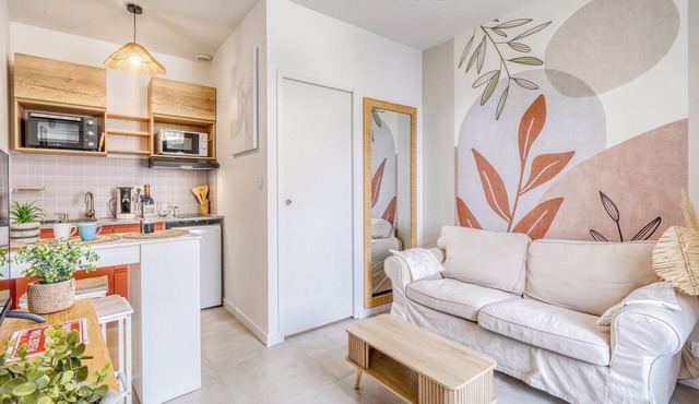 Bright romantic stay in the heart of Bordeaux